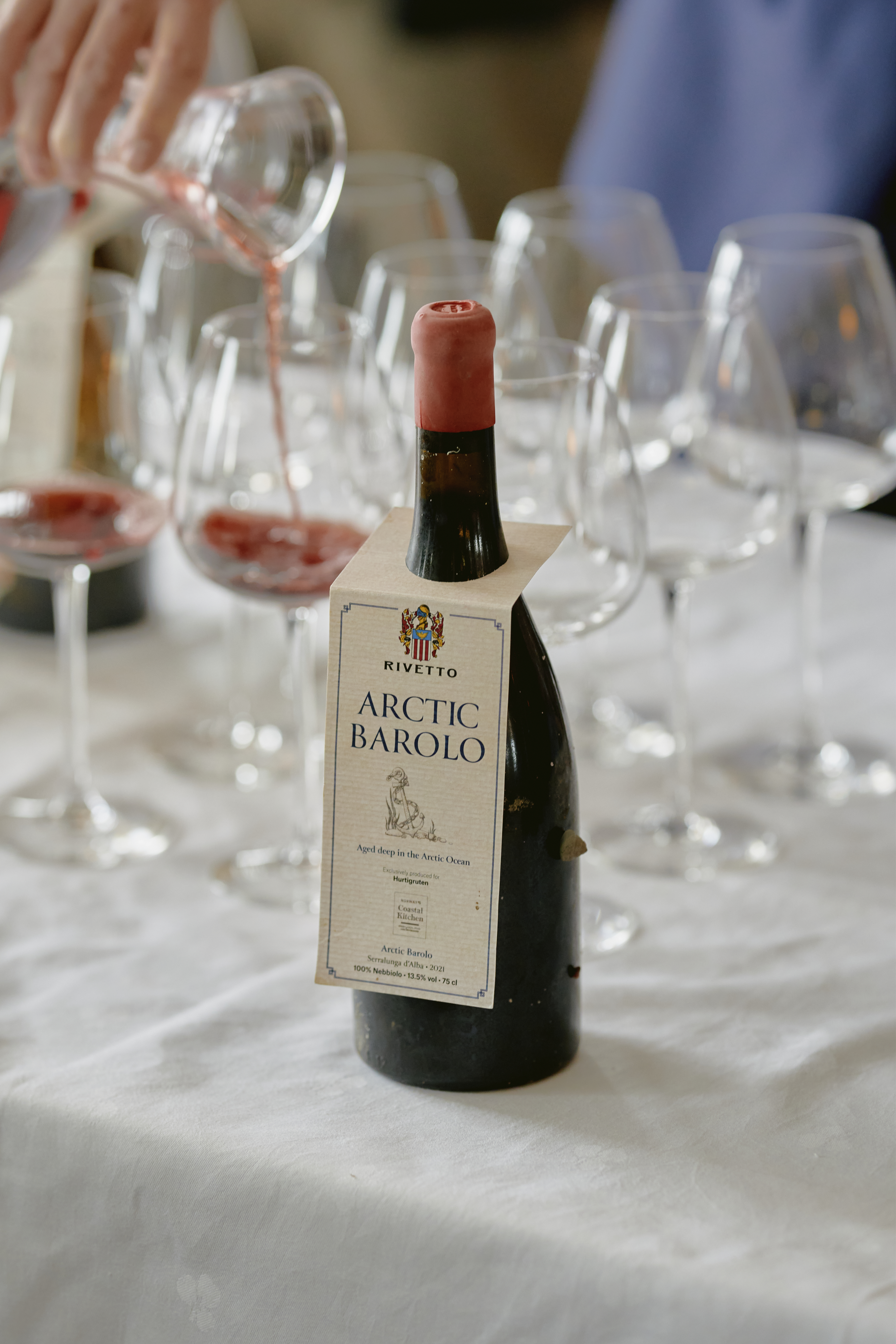 0.CREDIT First tasting of Arctic Barolo on Hurtigrutens MS Kong Harald in Norway Photo Max Emanuelson 2