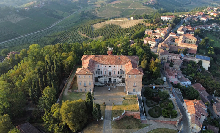 0.Castello di Govone