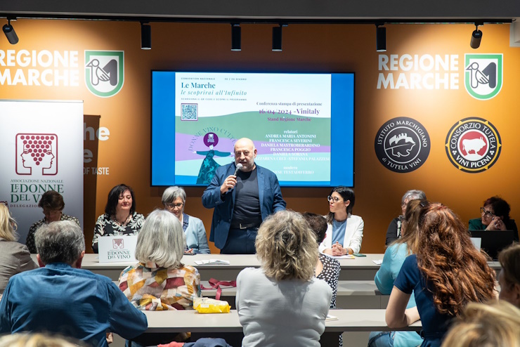 0.Convegno Donne del Vino al centro Antonini 1
