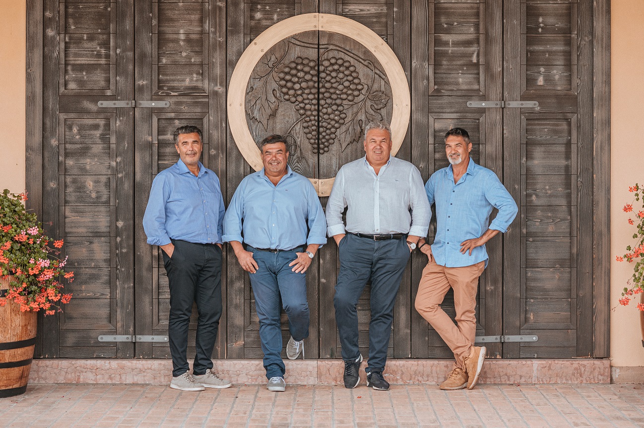 0.Famiglia Castagnedi Da sx Paolo Tiziano Armando e Massimo Castagnedi 5 1 3 1
