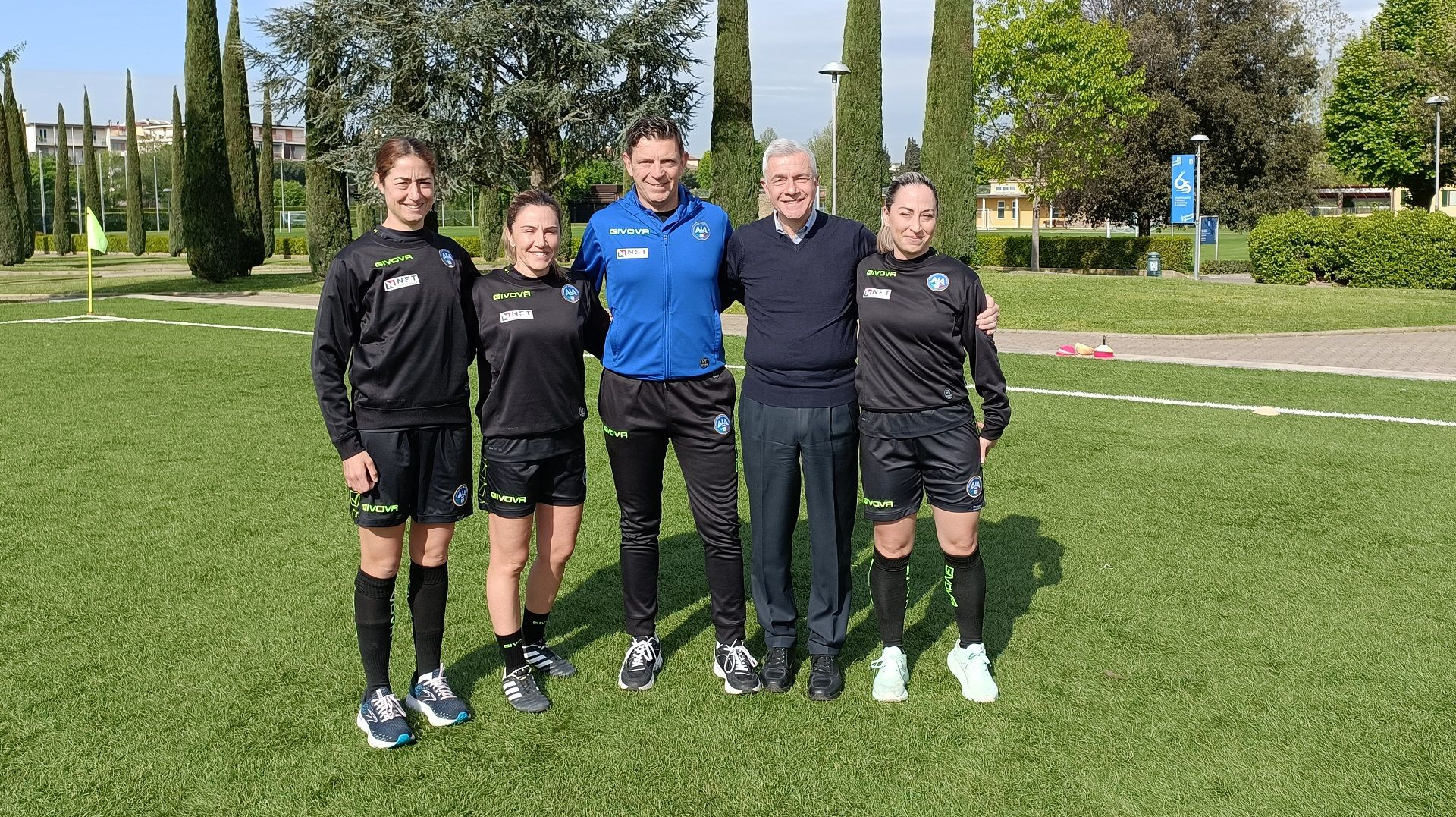 0.Maria Sole Ferrieri Caputi Francesca Di Monte e Tiziana Trasciatti a Coverciano insieme al Presidente Carlo Pacifici e al Responsabile della CAN Gianluca Rocchi