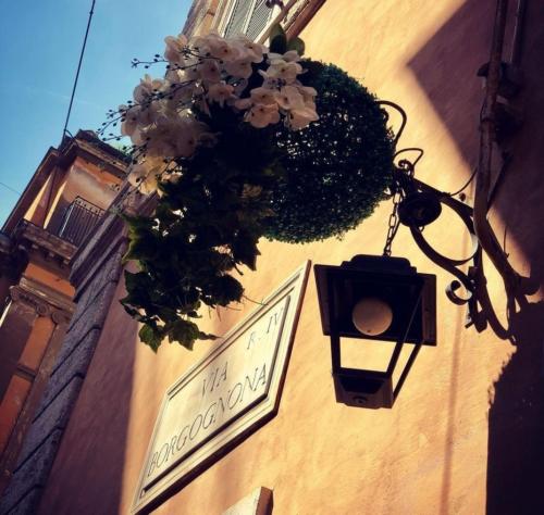 0.Via Borgognona