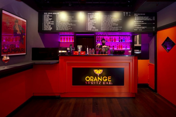 0. Orange Spritz Bar bancone e menù foto di Mauro Pomati b
